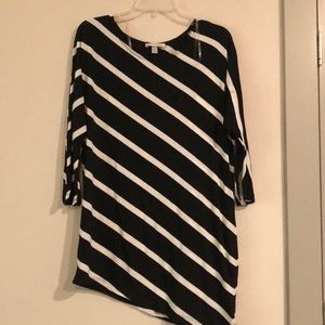 Black and white 3 quarter Langtry sleeve shirt